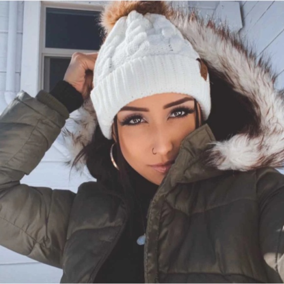 Army Green Cable Knit Beanie Hat Faux Fur Pom Pom - Picture 6 of 11